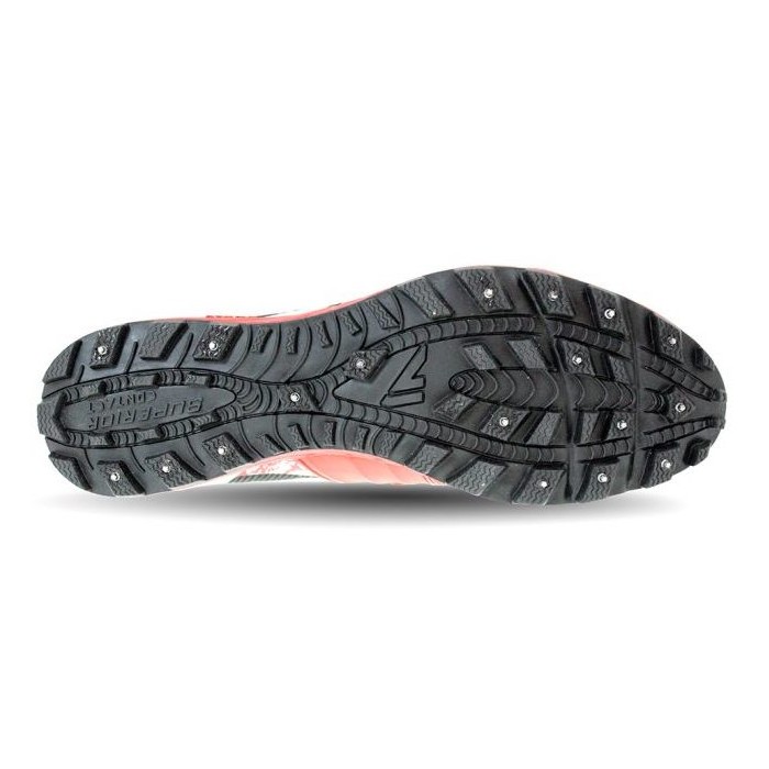 Superior Contact Outsole with 18 metal studs